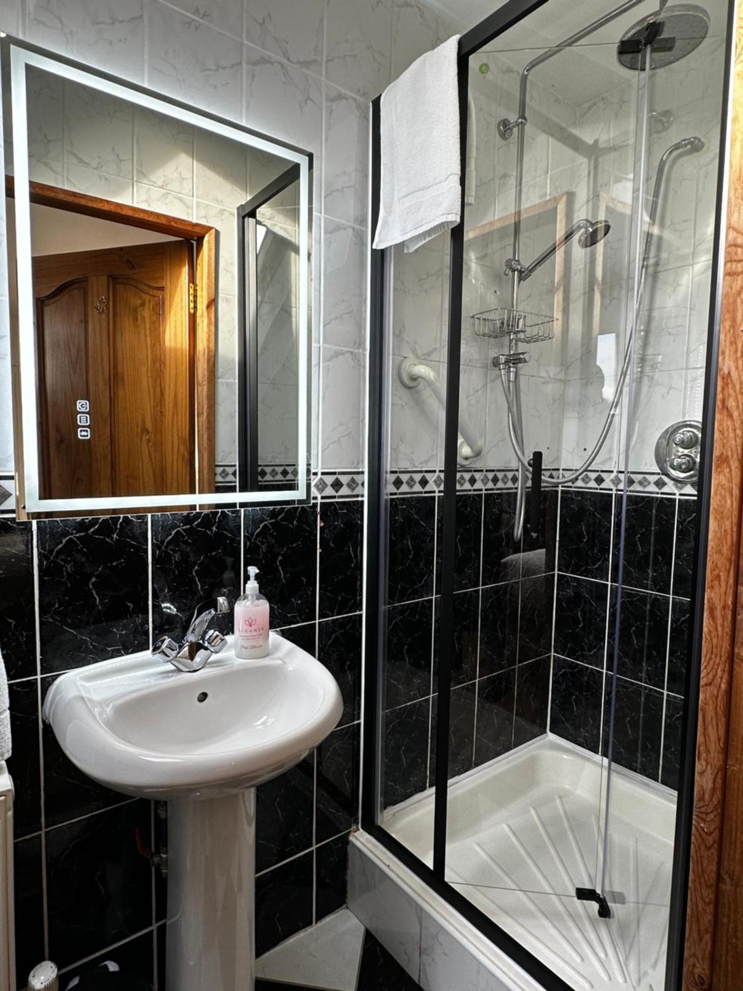 Malahide Guest Rooms Exteriör bild